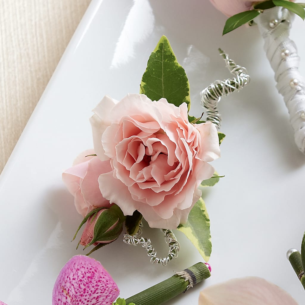 Pink Spray Rose Boutonniere – Twigs N Blooms, Gaylord MI