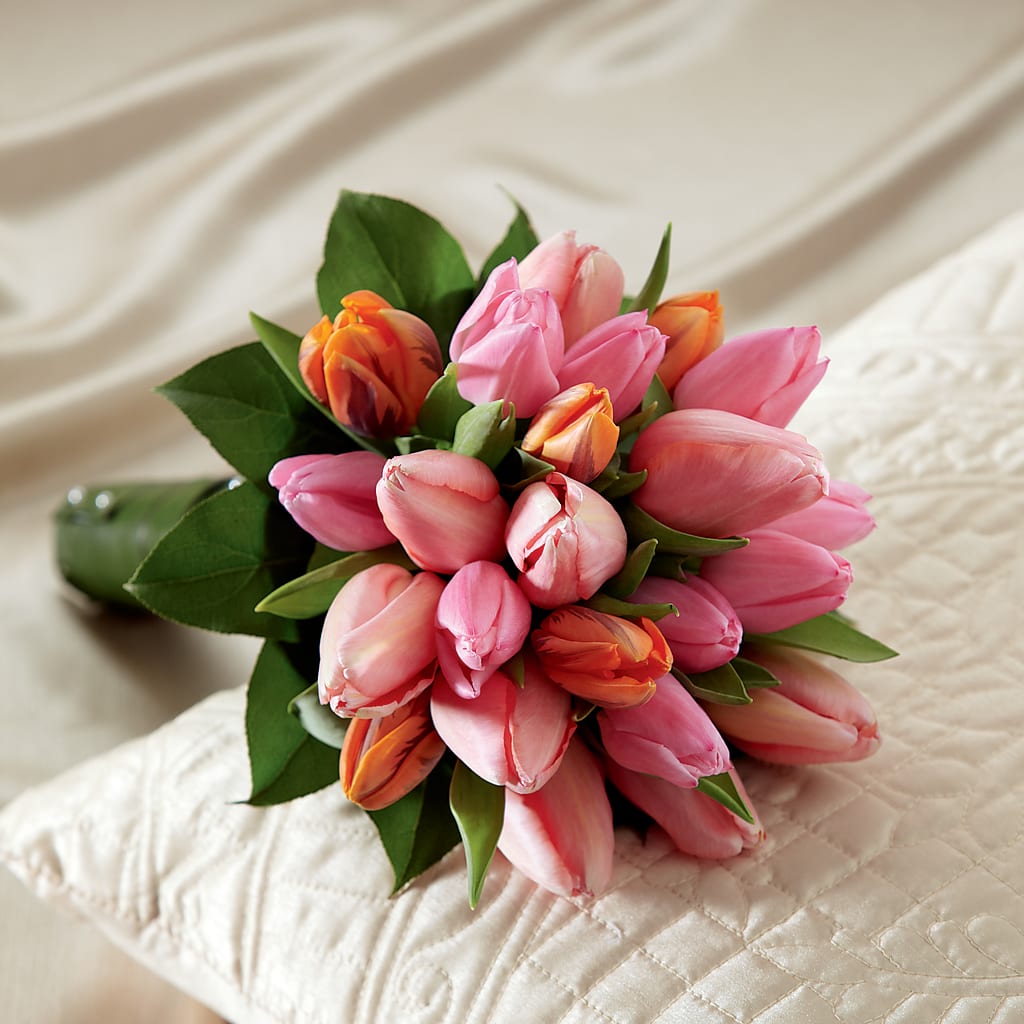 Embraceable Bouquet – Twigs N Blooms, Gaylord MI