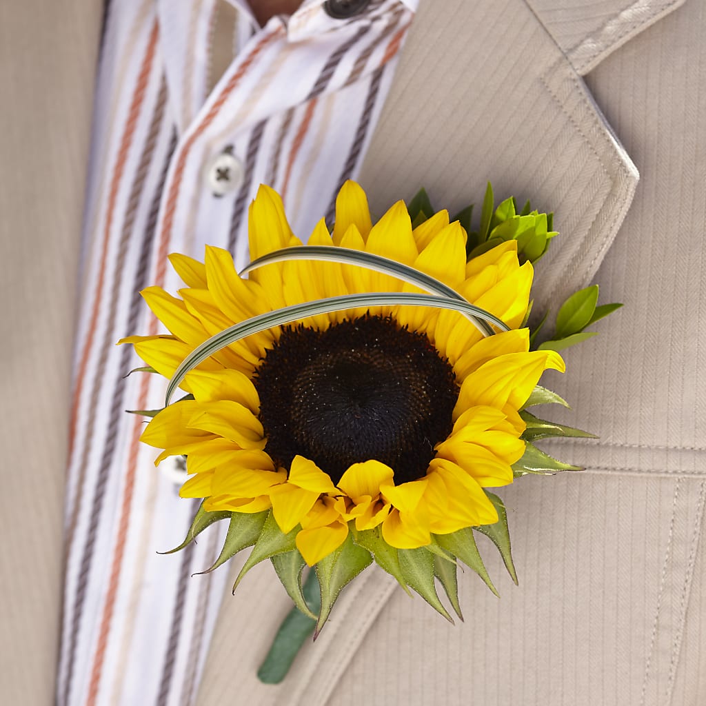 Free Spirit Boutonniere – Twigs N Blooms, Gaylord MI